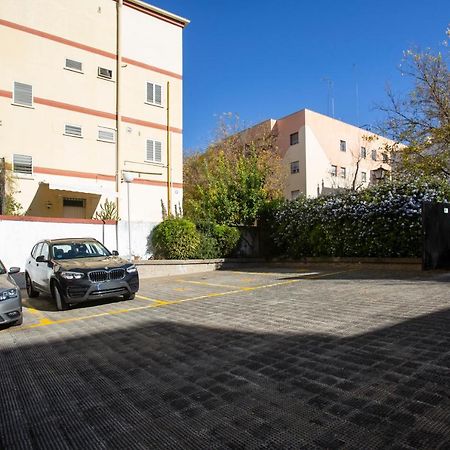 Borbolla Sevilla Urban - Parking Exteriör bild