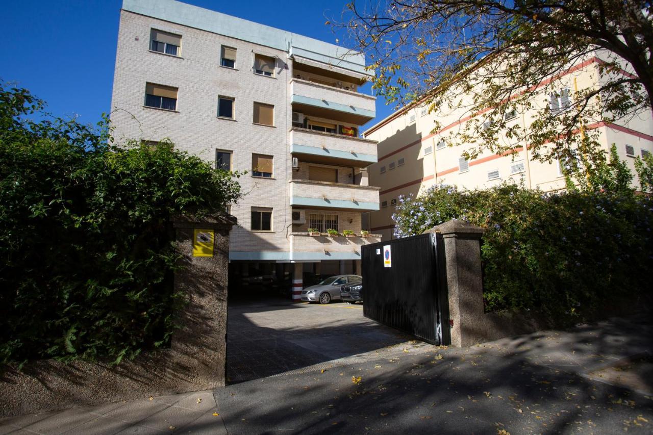 Borbolla Sevilla Urban - Parking Exteriör bild