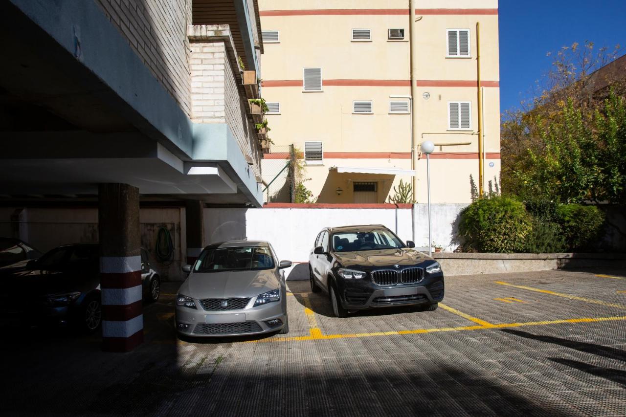 Borbolla Sevilla Urban - Parking Exteriör bild