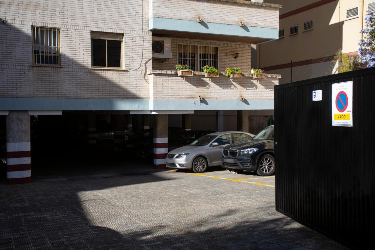 Borbolla Sevilla Urban - Parking Exteriör bild